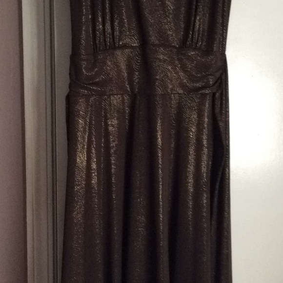 Shimmering Brown Dress with gold strands - Picture 2 of 7